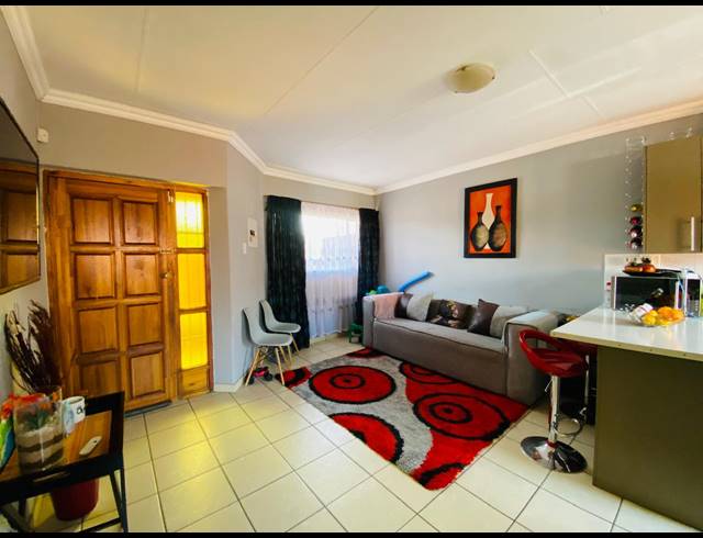 2 BEDROOM TOWNHOUSE FOR SALE IN ANNADALE
